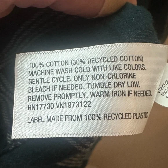 Green Plaid Button-Up Flannel Shirt - Picture 5 of 5